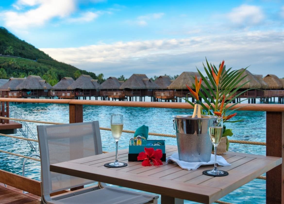 Champagne at sea level — Maldives